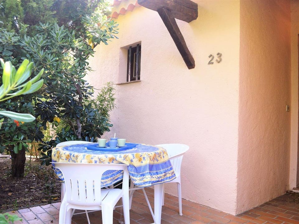 Appartement 2 pièces avec parking près de la plage - FR-1-251-348 Apartment in Le Lavandou