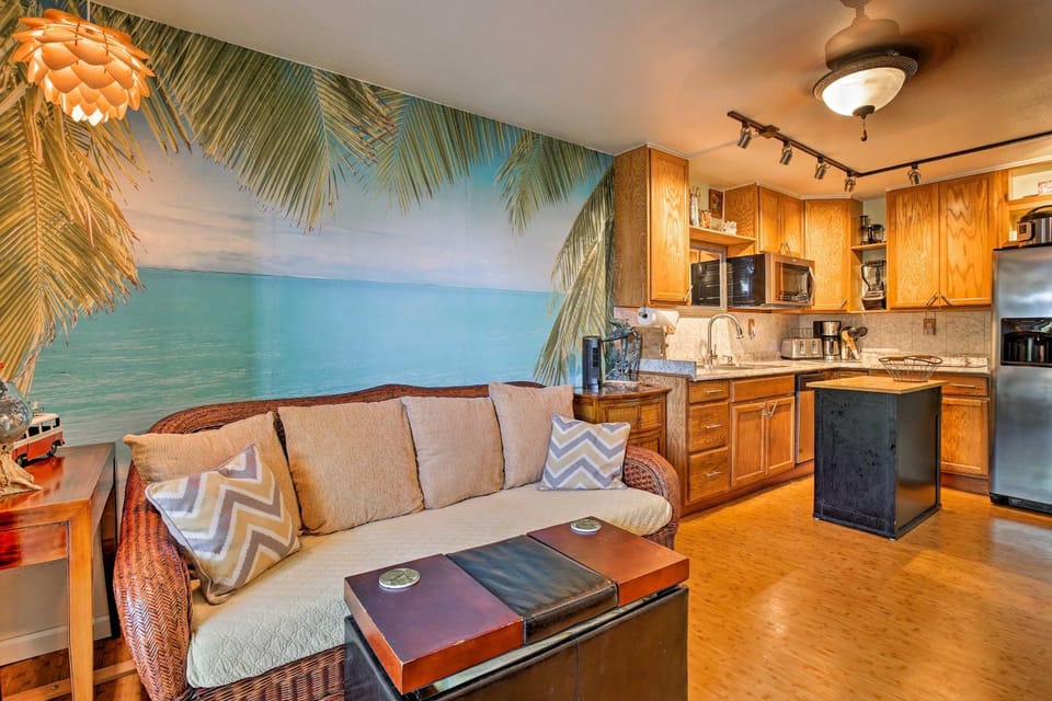 Great Location Downtown Kailua Kona, Beach and Pool Apartment in Holualoa