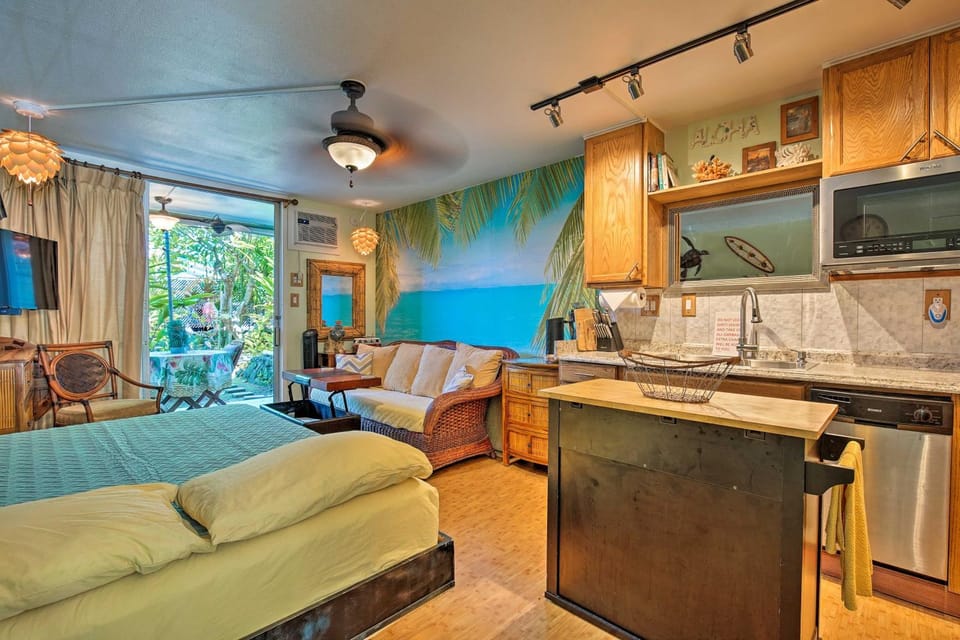 Great Location Downtown Kailua Kona, Beach and Pool Apartment in Holualoa