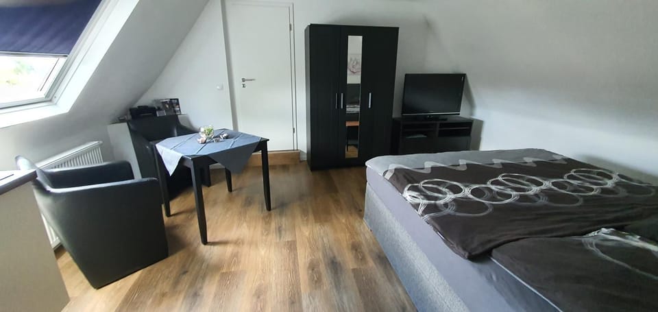 Photo of the whole room, Seating area, wardrobe