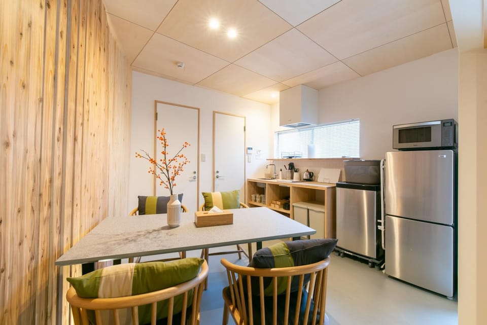 Kitchen or kitchenette, Dining area, minibar