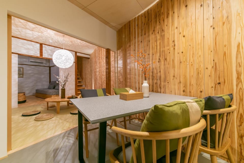 Seating area, Dining area