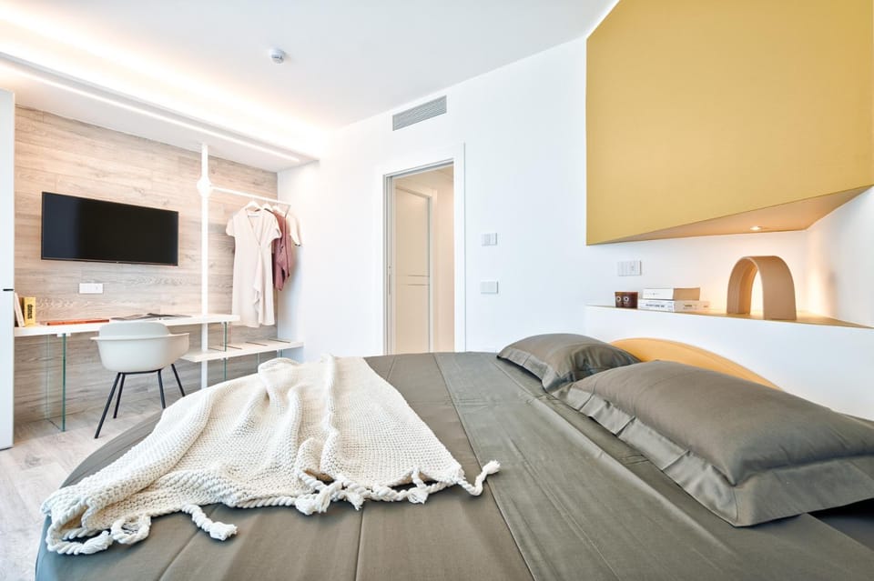 Bed, Bedroom