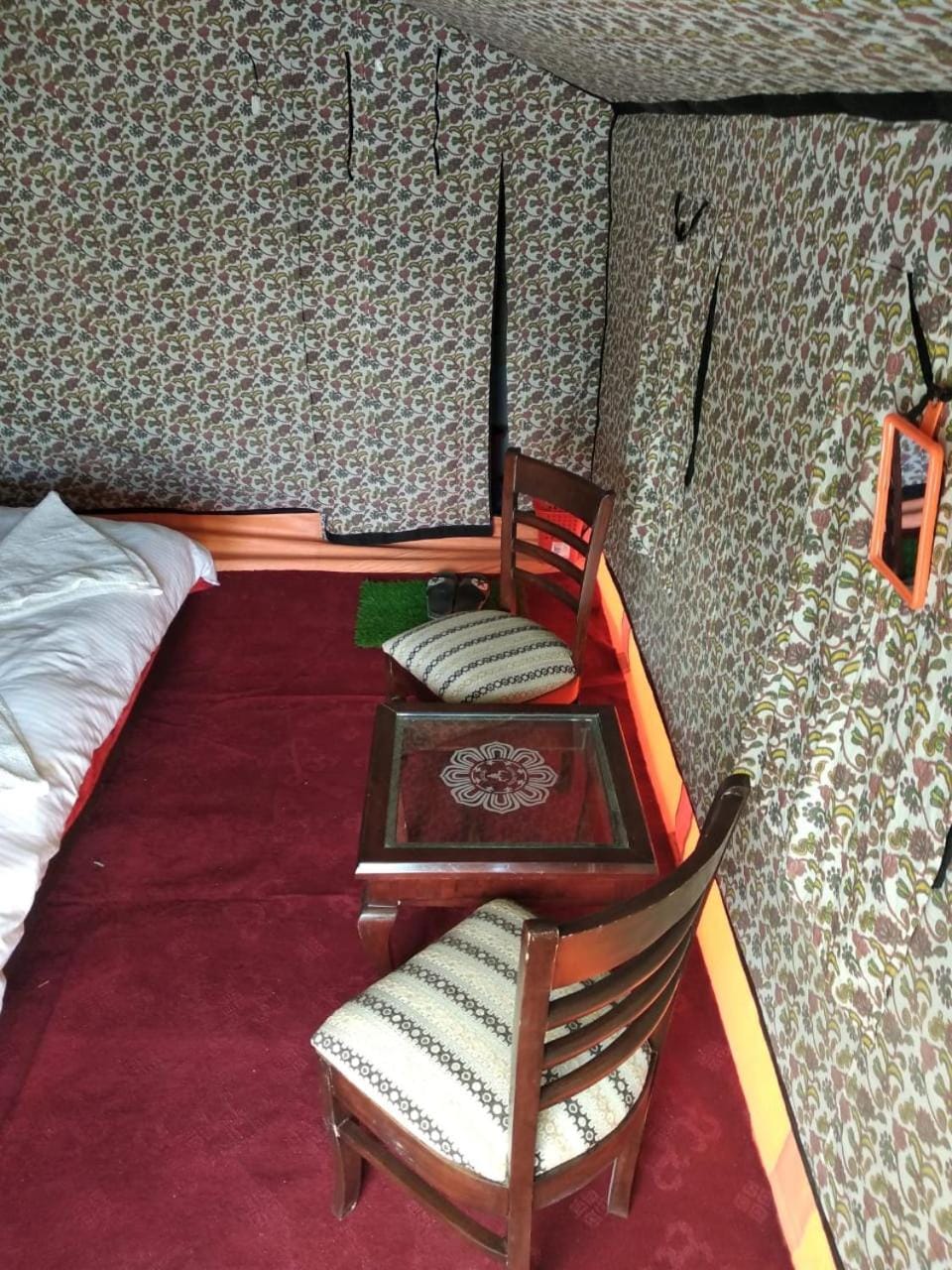 Bed, Living room, Seating area, Bedroom, towels