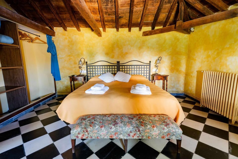 Bed, Photo of the whole room, Bedroom, internet, towels