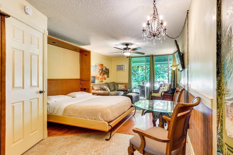 Kailua-Kona Islander Studio: Lanai, Community Pool House in Holualoa
