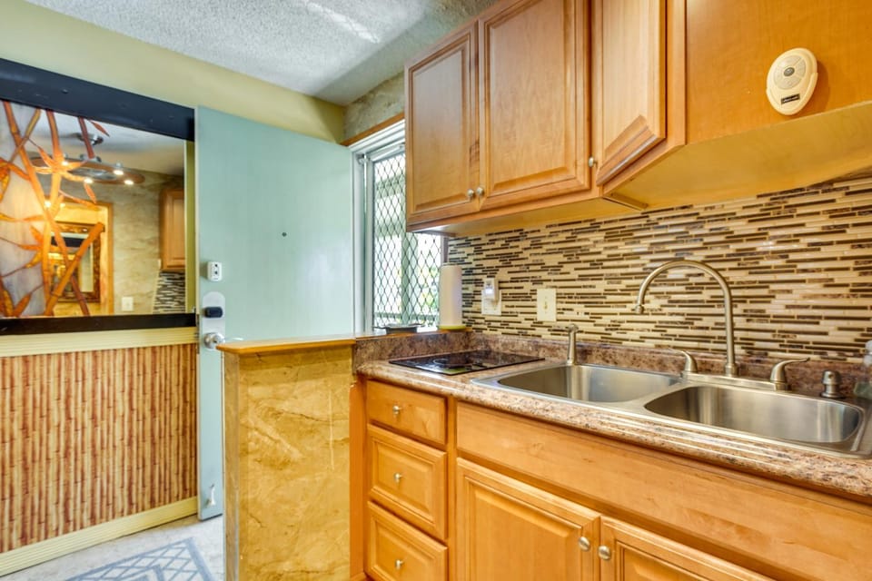 Kailua-Kona Islander Studio: Lanai, Community Pool House in Holualoa