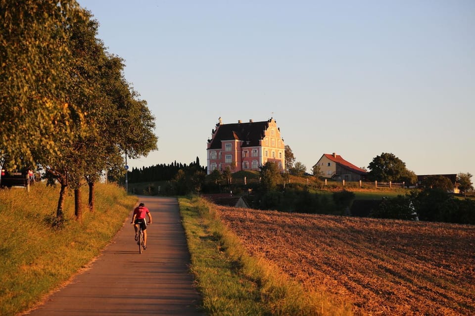 Property building, Neighbourhood