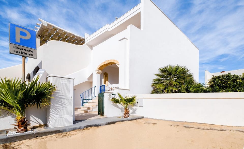 Facade/entrance, Beach