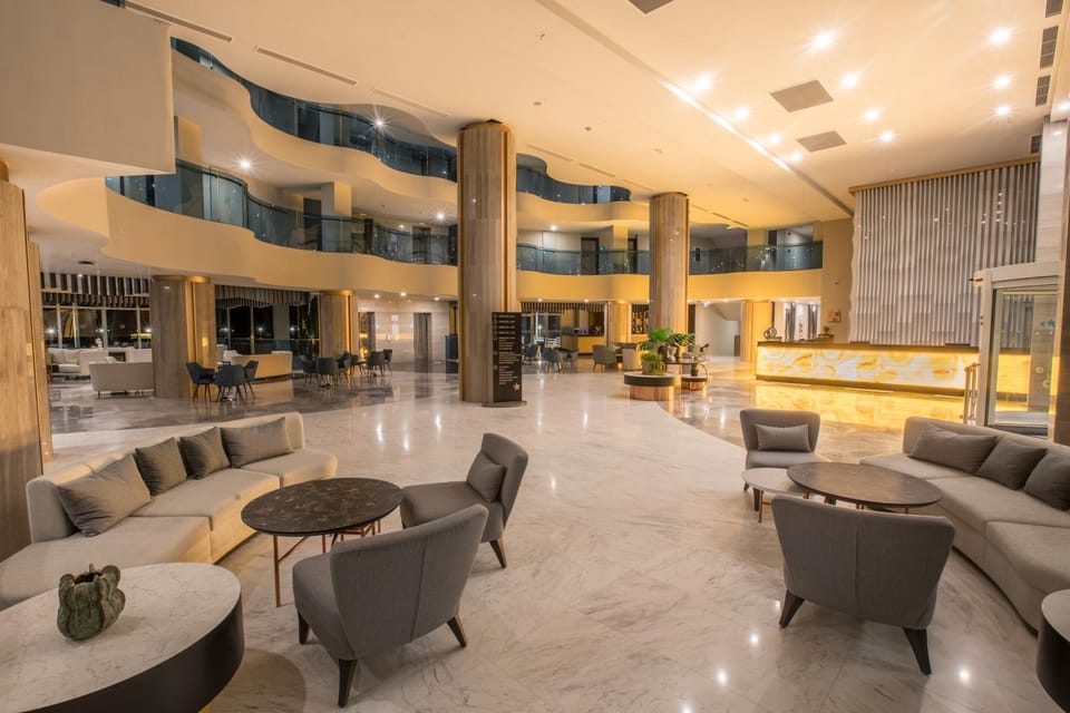 Restaurant/places to eat, Living room, Lobby or reception, Lounge or bar, Banquet/Function facilities, Seating area