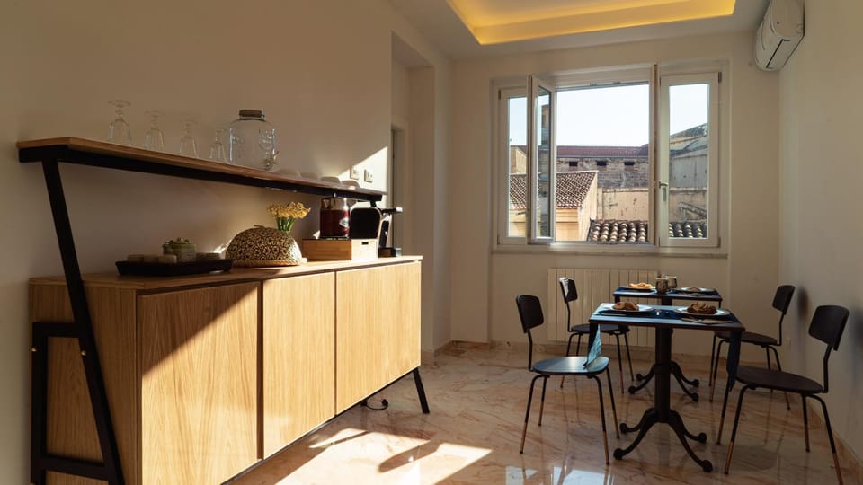 Dining area, Internal: Not applicable to any particular room