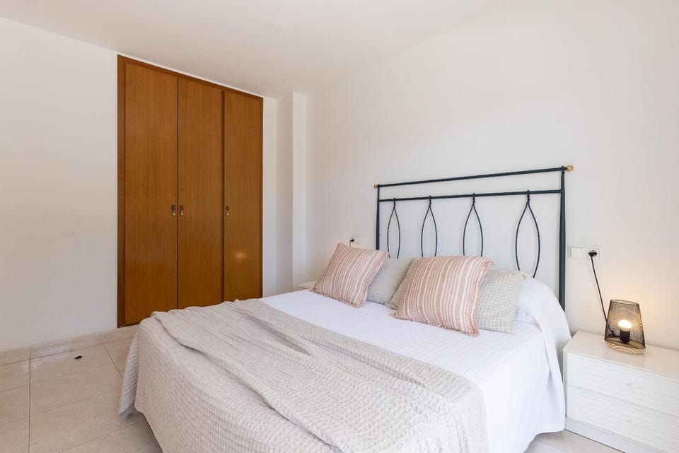 Bed, Bedroom, wardrobe