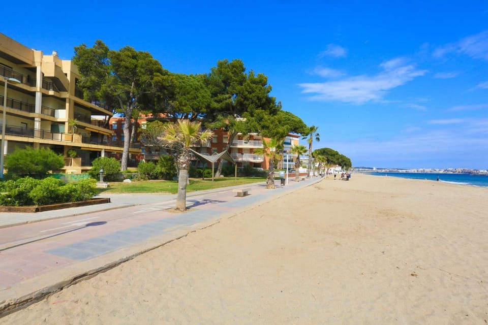 Neighbourhood, Beach