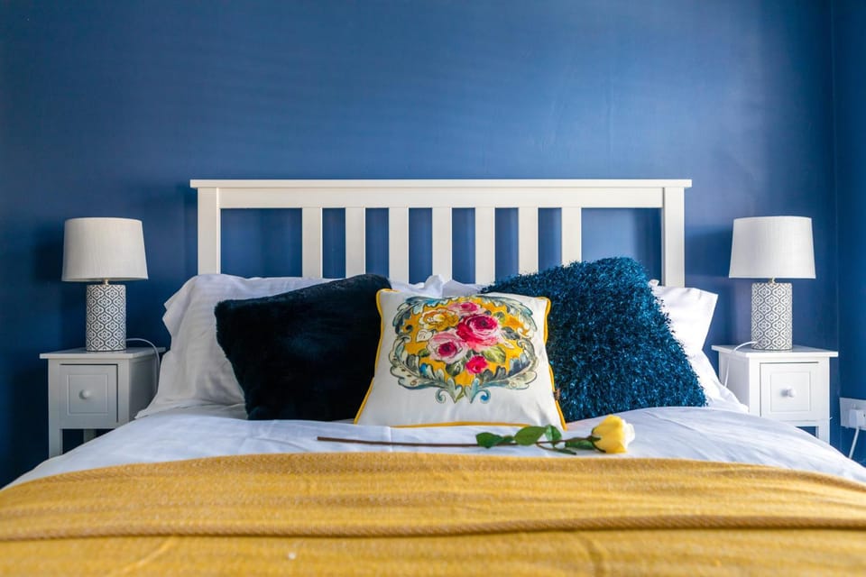 Hollywood House - Sleeps 10 Guests House in Cardiff