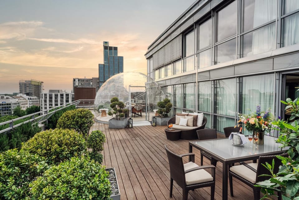 View (from property/room), Balcony/Terrace, City view