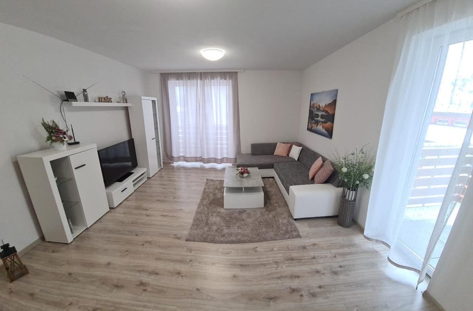 TV and multimedia, Balcony/Terrace, Living room, Seating area