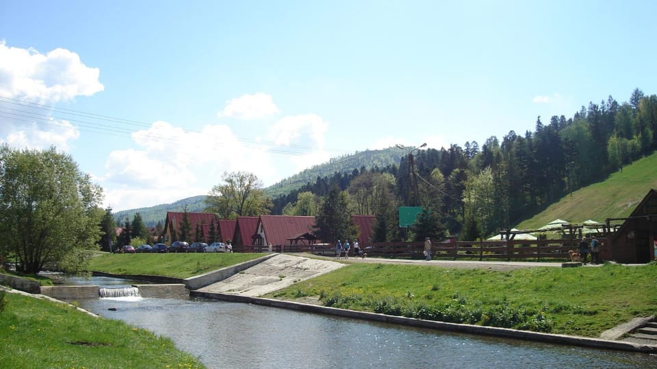 Nearby landmark, Day, Natural landscape, Mountain view, River view