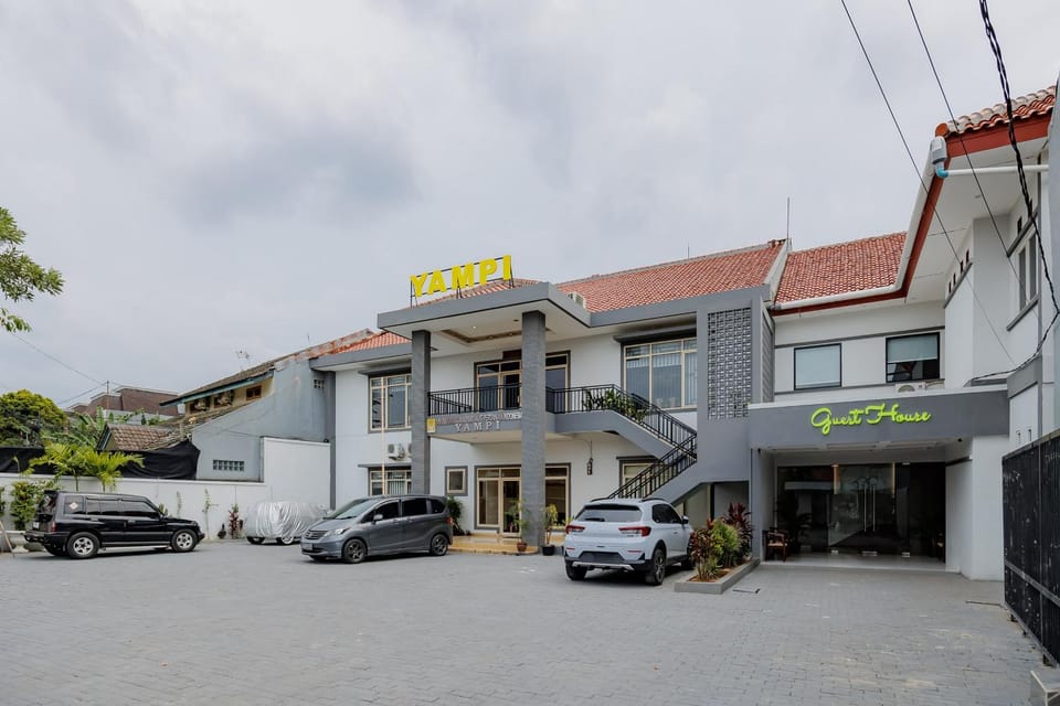 Facade/entrance