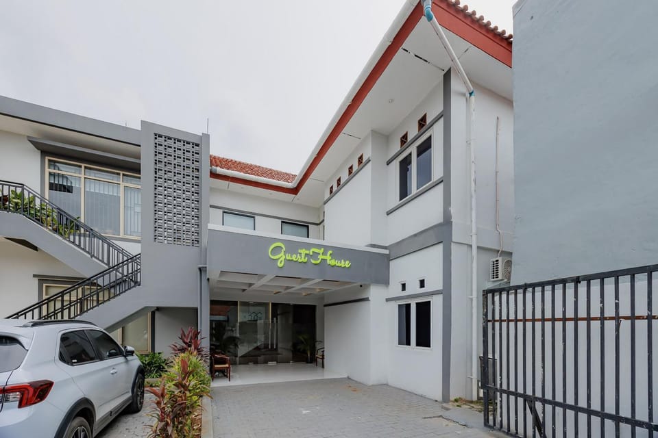 Facade/entrance