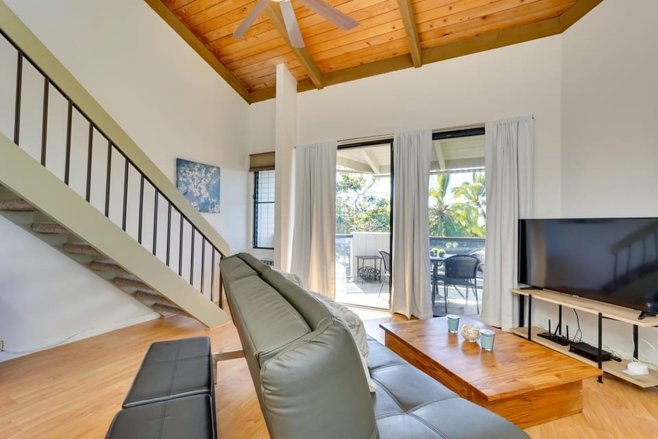 Top-Floor Kailua Bay Resort Condo with Ocean Views! Apartment in Holualoa