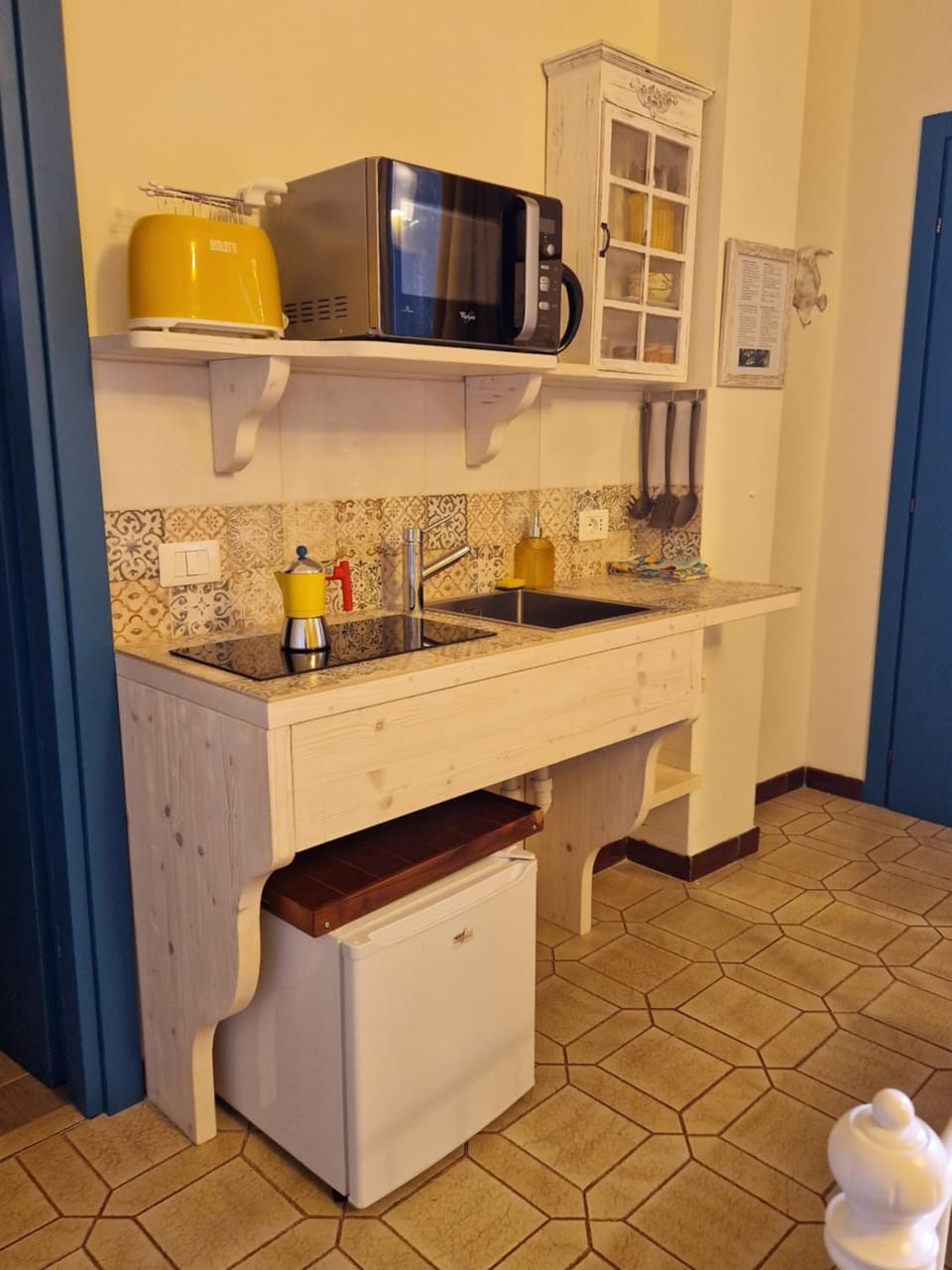 Kitchen or kitchenette