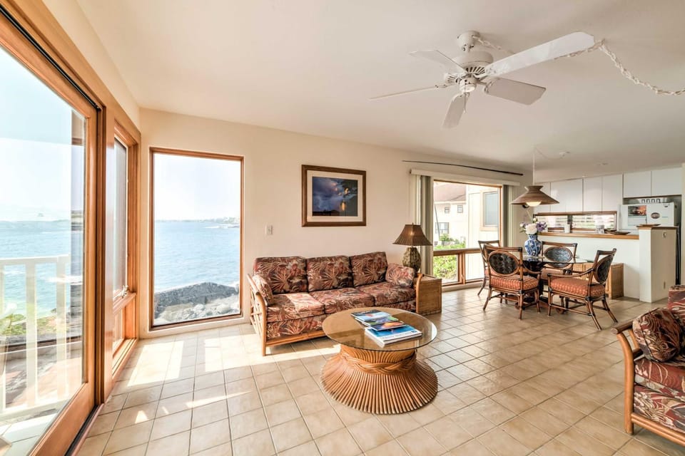 Oceanfront Kailua-Kona Townhome w/ Pool & Views! House in Holualoa