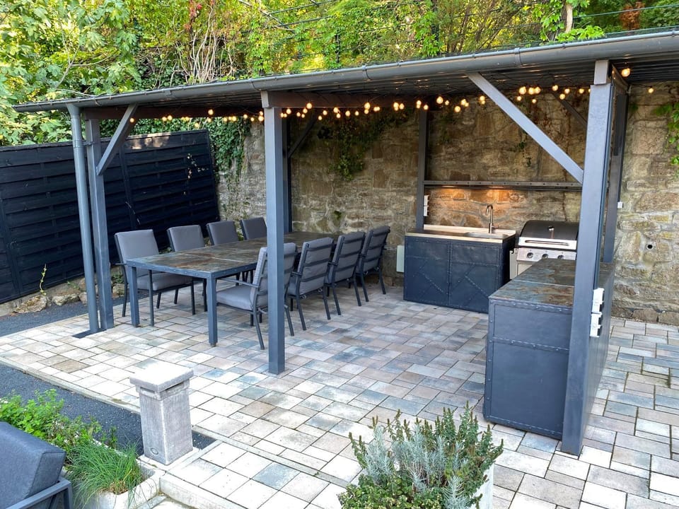 Patio, BBQ facilities, Garden, Seating area, Dining area