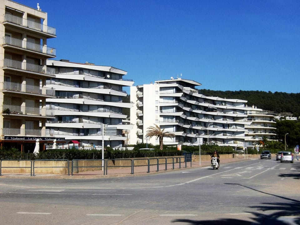 Property building, Facade/entrance, Off site