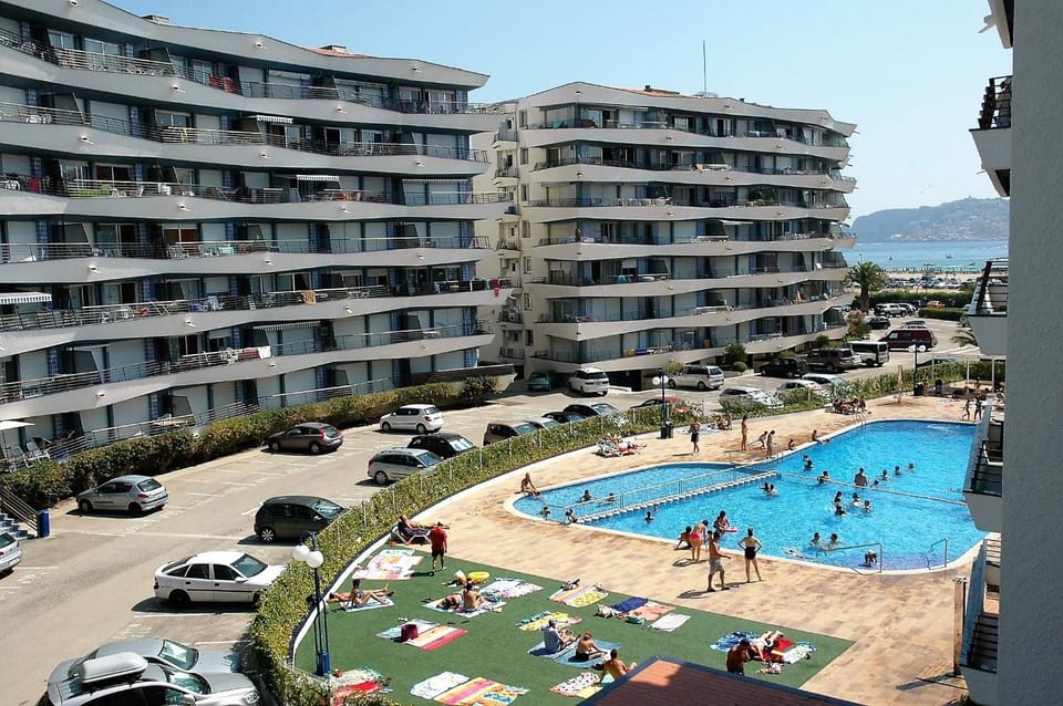 Swimming pool, Swimming pool