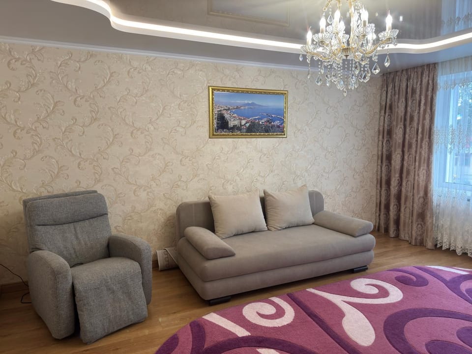 2к люкс в класичному стилі Netflix Apartment in Ukraine