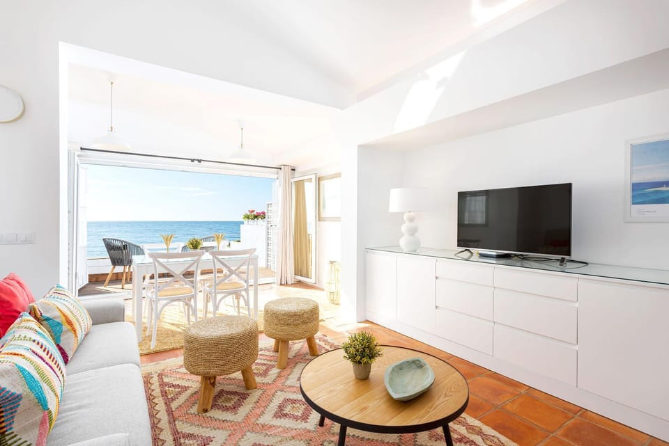 Communal lounge/ TV room, TV and multimedia, Balcony/Terrace, Living room, Seating area, Dining area, Sea view
