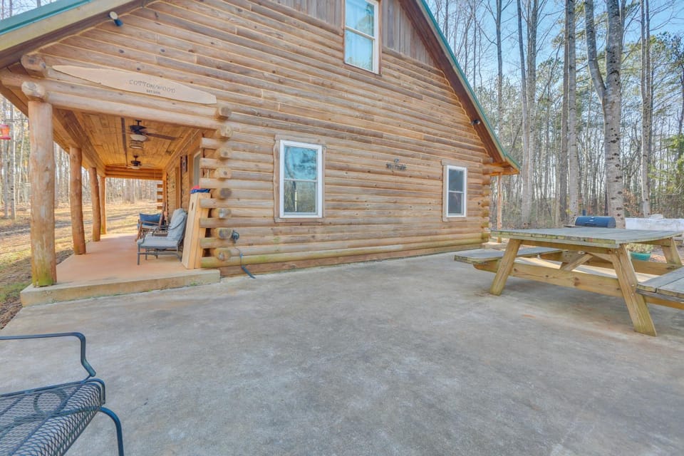 Dock w/ Boat Slip: Cozy Cabin Near Leesville Lake! Cabin in Virginia
