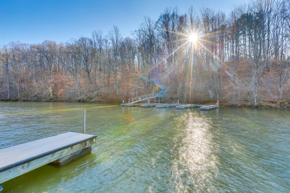 Dock w/ Boat Slip: Cozy Cabin Near Leesville Lake! Cabin in Virginia