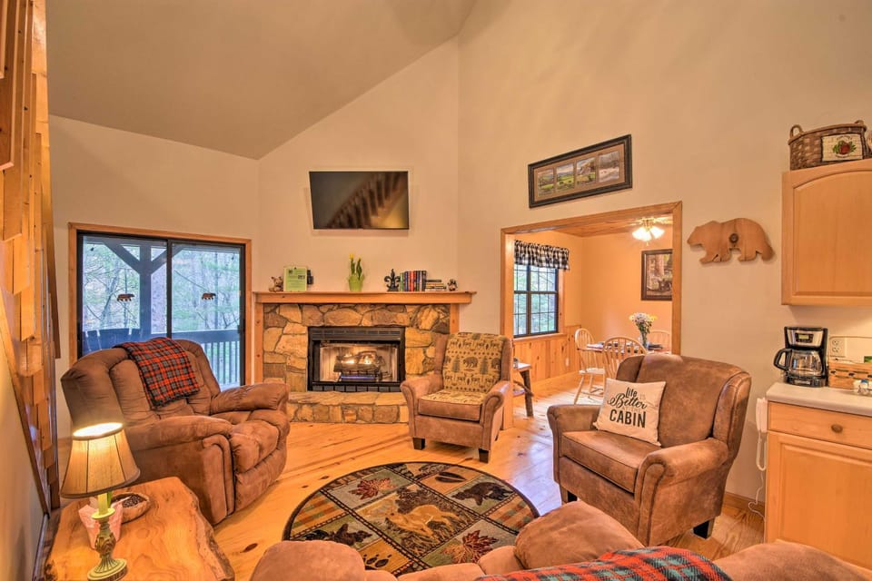 Modern Cabin w/ Deck in the Blue Ridge Mountains! Cabin in Union County