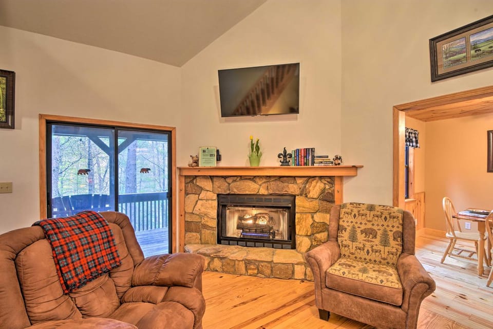 Modern Cabin w/ Deck in the Blue Ridge Mountains! Cabin in Union County
