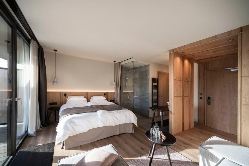 Shower, Living room, Photo of the whole room, Bedroom