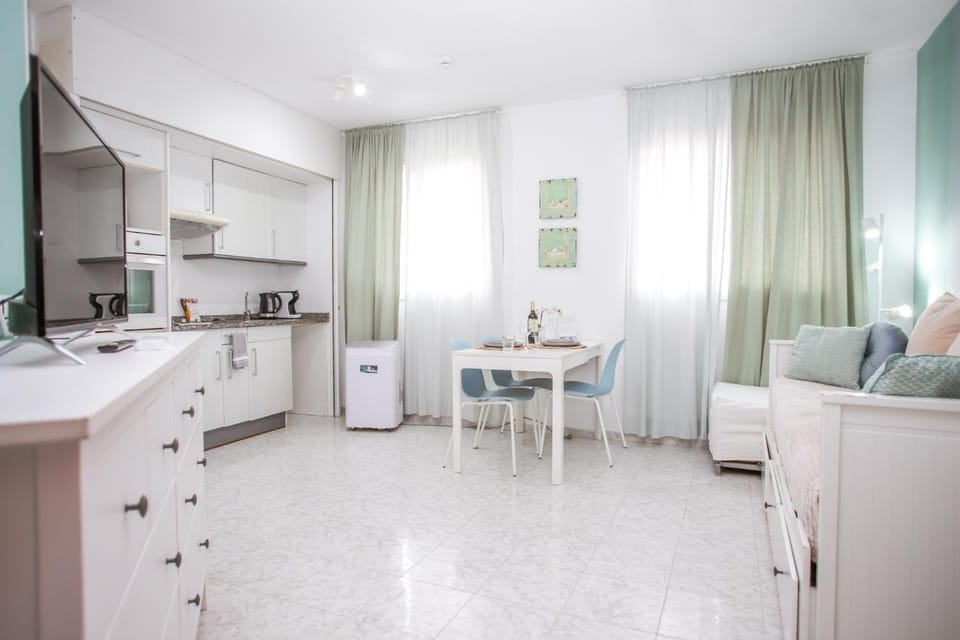 AL01 Estudio 250 m de playa de Fenals, Costa Brava Apartment in Lloret de Mar