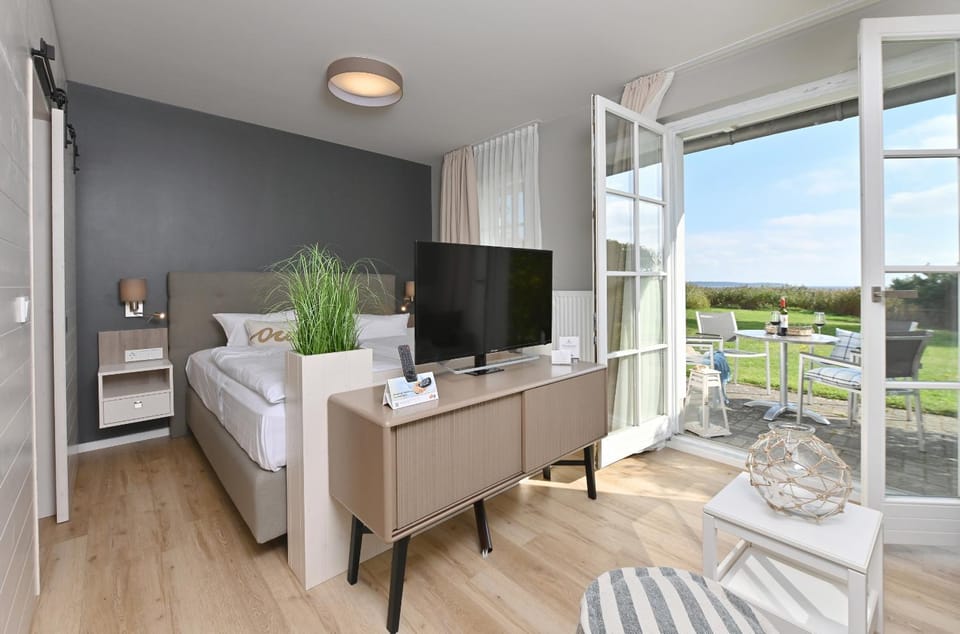 Bed, TV and multimedia, Living room, Seating area