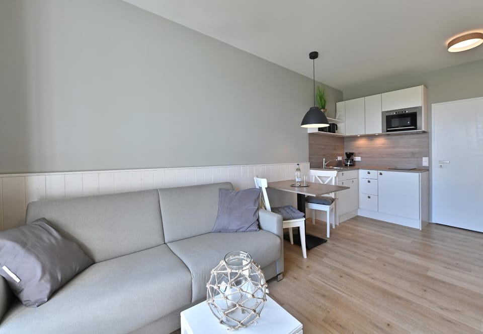 Kitchen or kitchenette, Living room, Seating area, Dining area