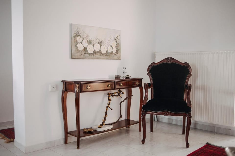 Living room, Decorative detail, Seating area