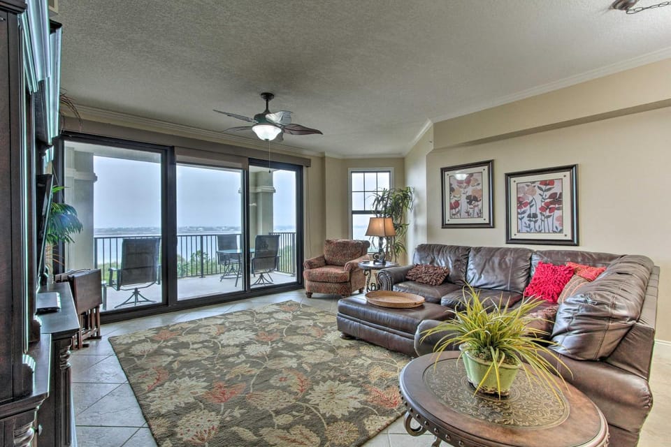 Ornate Resort Condo w/ Balcony, Pool, Water Views! House in Perdido Key