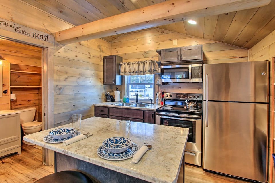 Sebago Lake Haven: Water Views, Steps to Shoreline Apartment in Sebago Lake