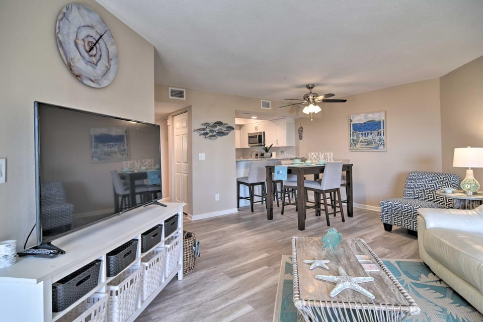 Walk to Bradenton Beach: Gulf-View Home w/ Lanai House in Bradenton Beach
