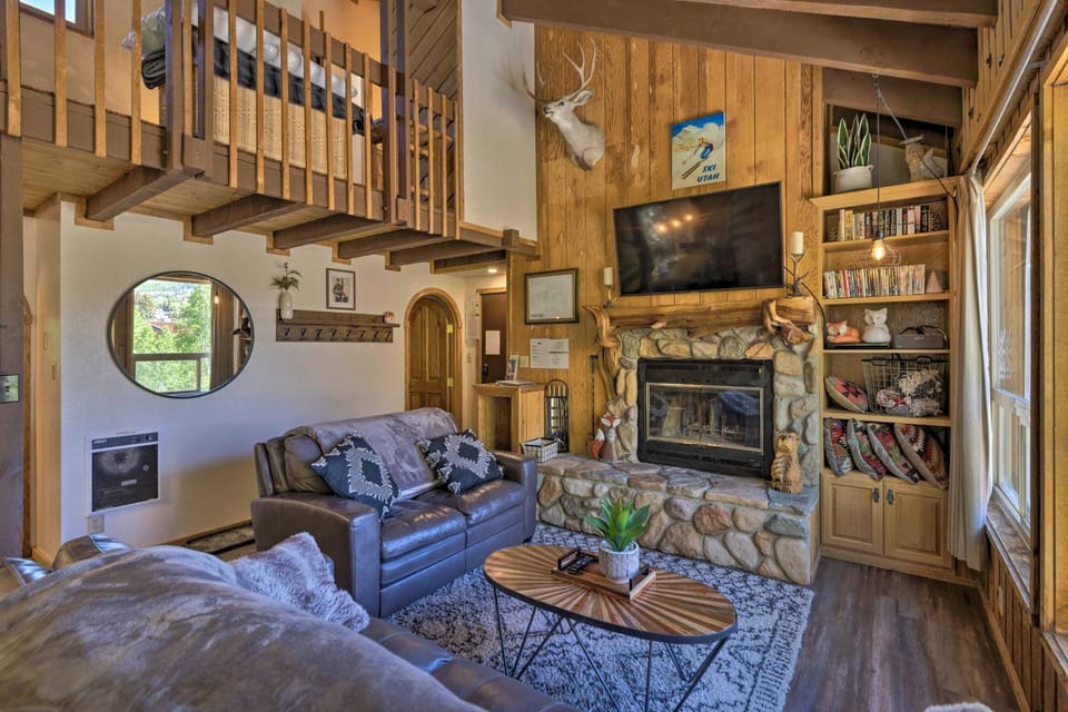Brian Head Condo w/ Deck & View - Walk to Ski Lift House in Brian Head
