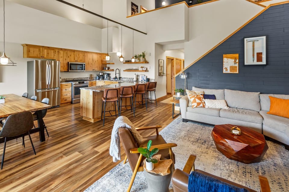THE CLYDE - Your Cozy & Luxurious Mt Hood Retreat House in Clackamas County
