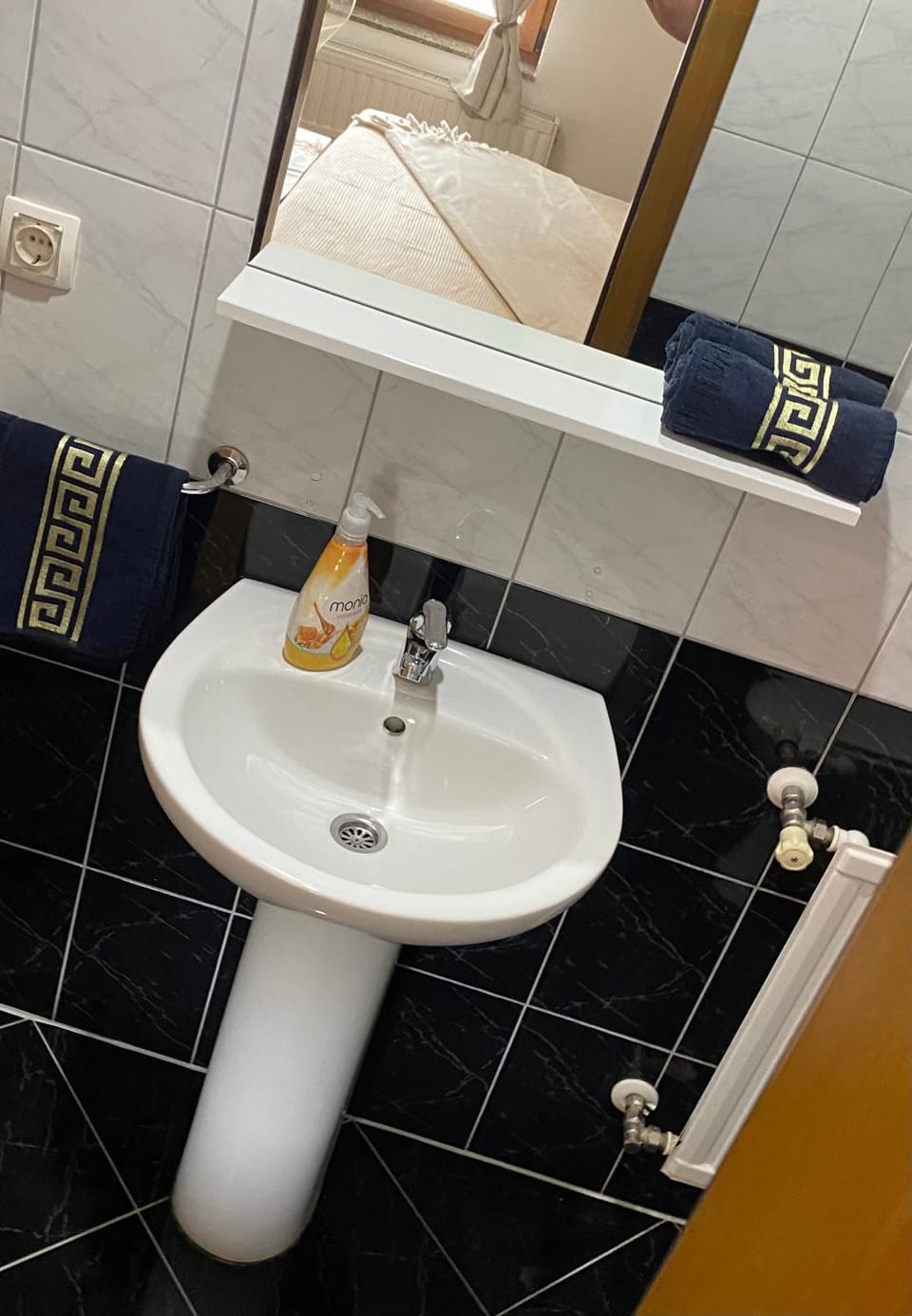 Bathroom, towels