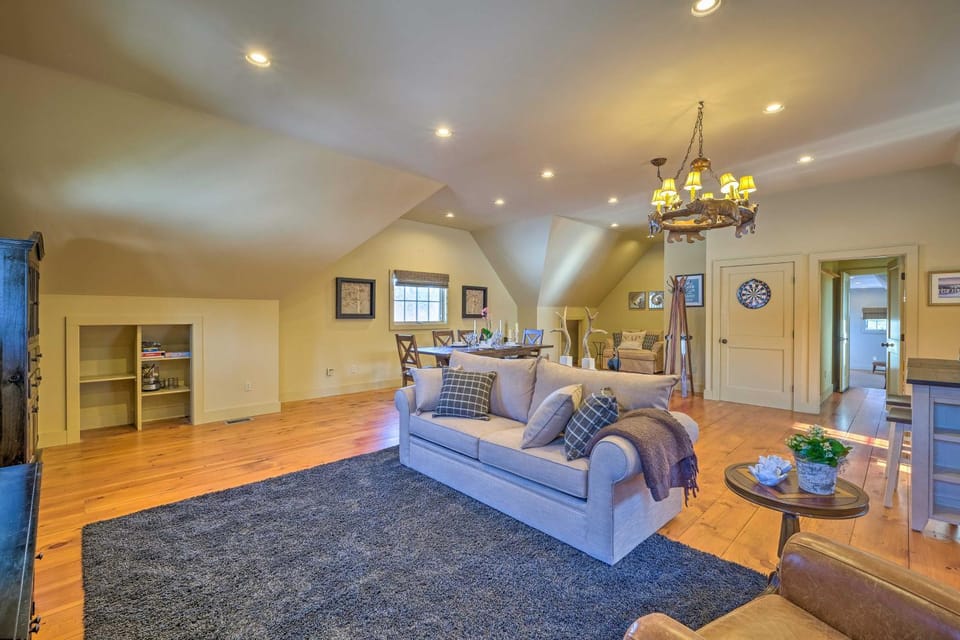 Luxe 'Green Barn' Near Skiing w/ Mt Equinox Views! Apartment in Vermont