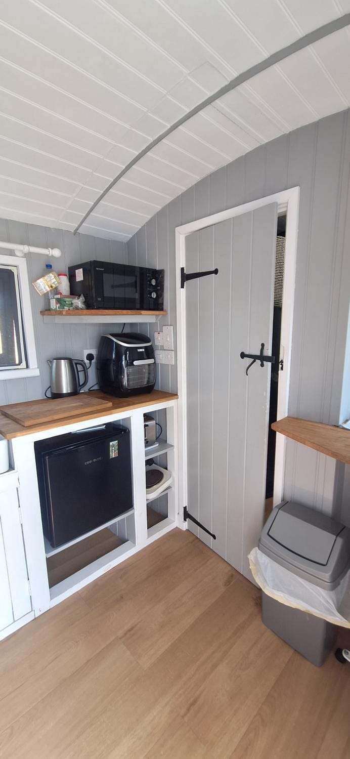 pen-rhos luxury glamping "The Hare Hut" Campground/ 
RV Resort in Wales