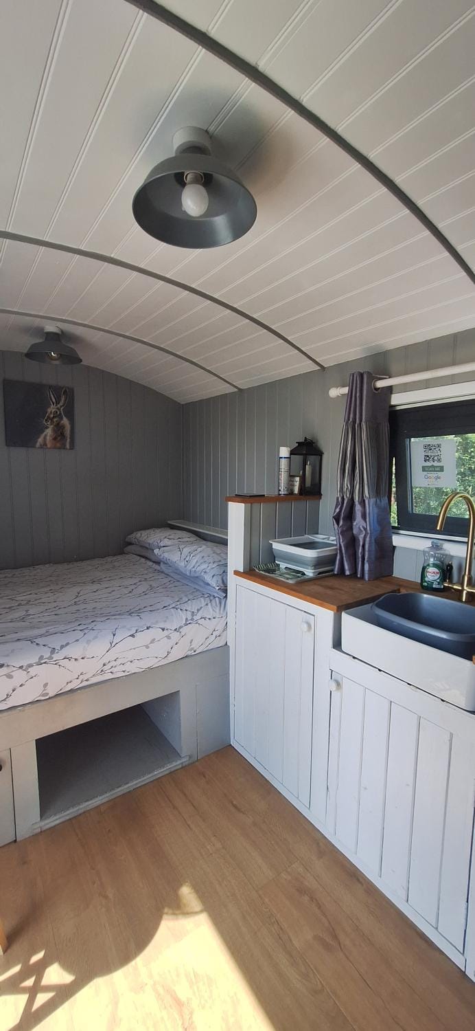 pen-rhos luxury glamping "The Hare Hut" Campground/ 
RV Resort in Wales