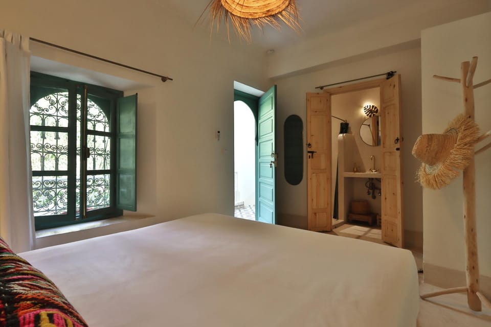 Bed, Photo of the whole room, Decorative detail, Bedroom